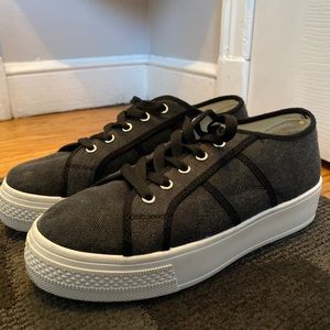 Platform sneakers